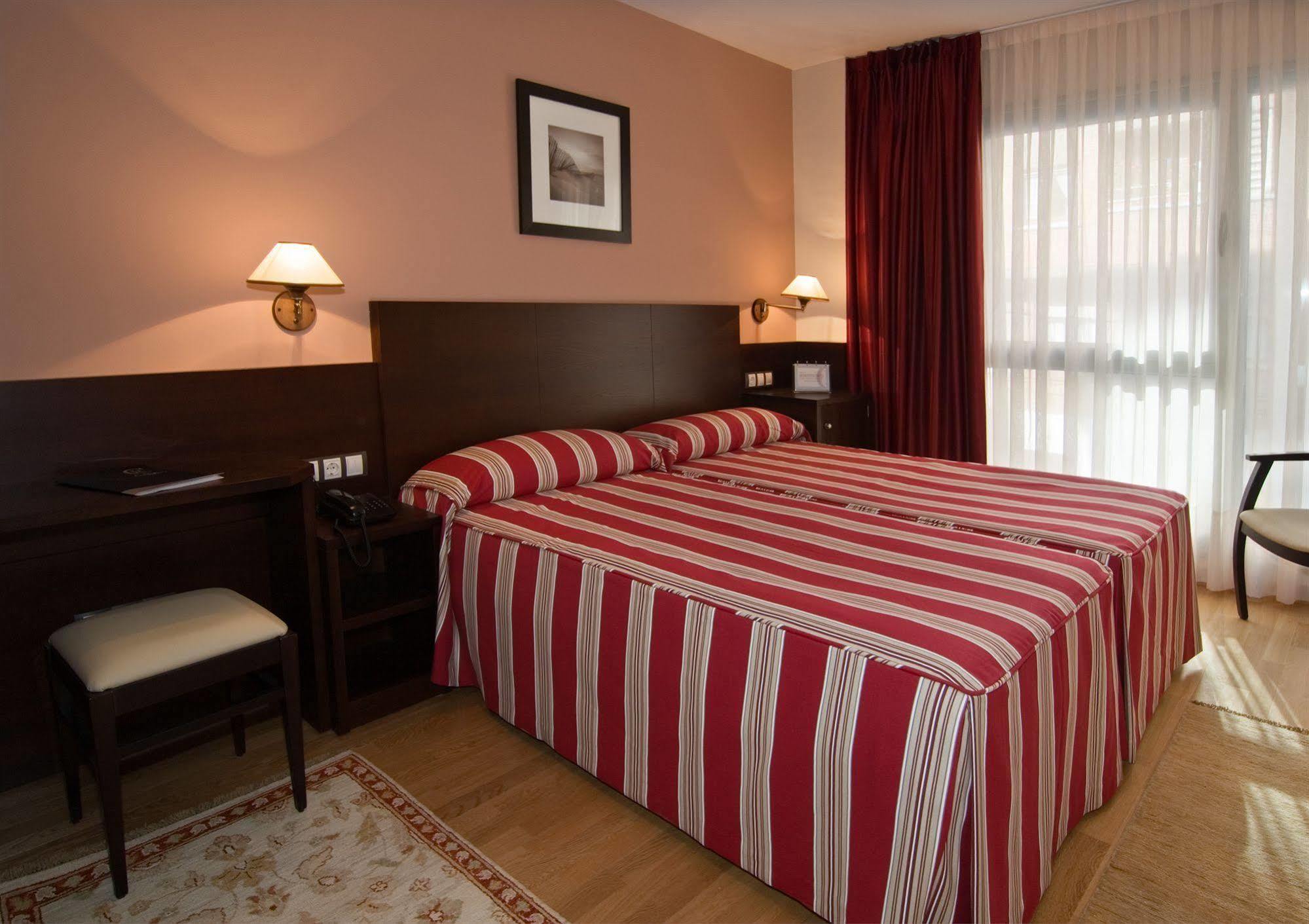 Hotel Castro Real Oviedo Kültér fotó